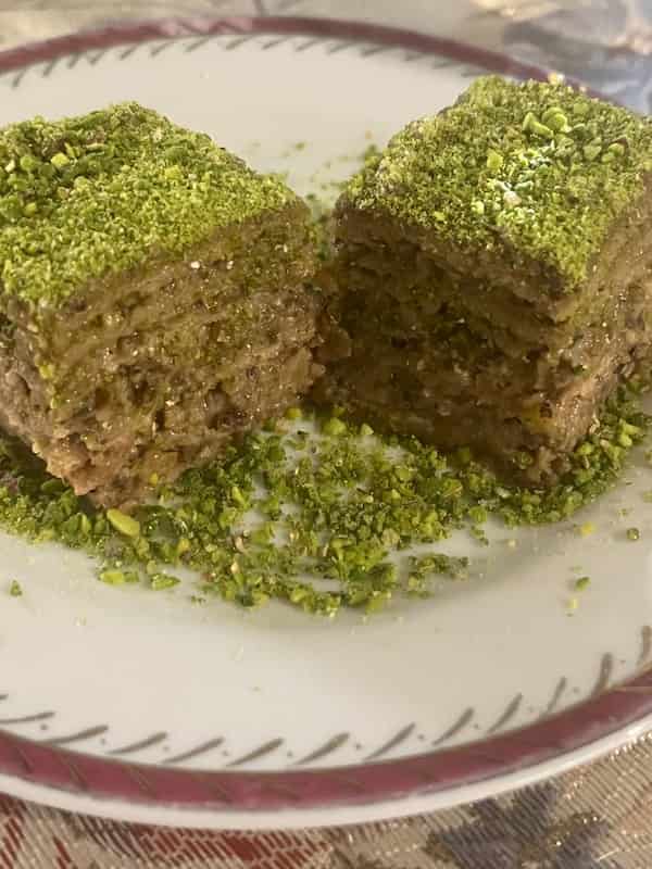 قیمت باقلوای گردویی خانگی با کیفیت ارزان + خرید عمده